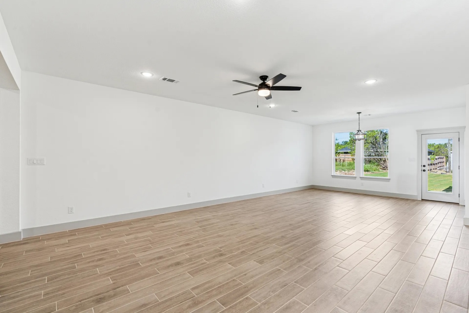5012 Elizabeth St, Granbury, Texas 76048, 4 Bedrooms Bedrooms, ,2 BathroomsBathrooms,Home,For Sale,Elizabeth St,1015 5012 Elizabeth St, Granbury, Texas 76048, 4 Bedrooms Bedrooms, ,2 BathroomsBathrooms,Home,For Sale,Elizabeth St,1015