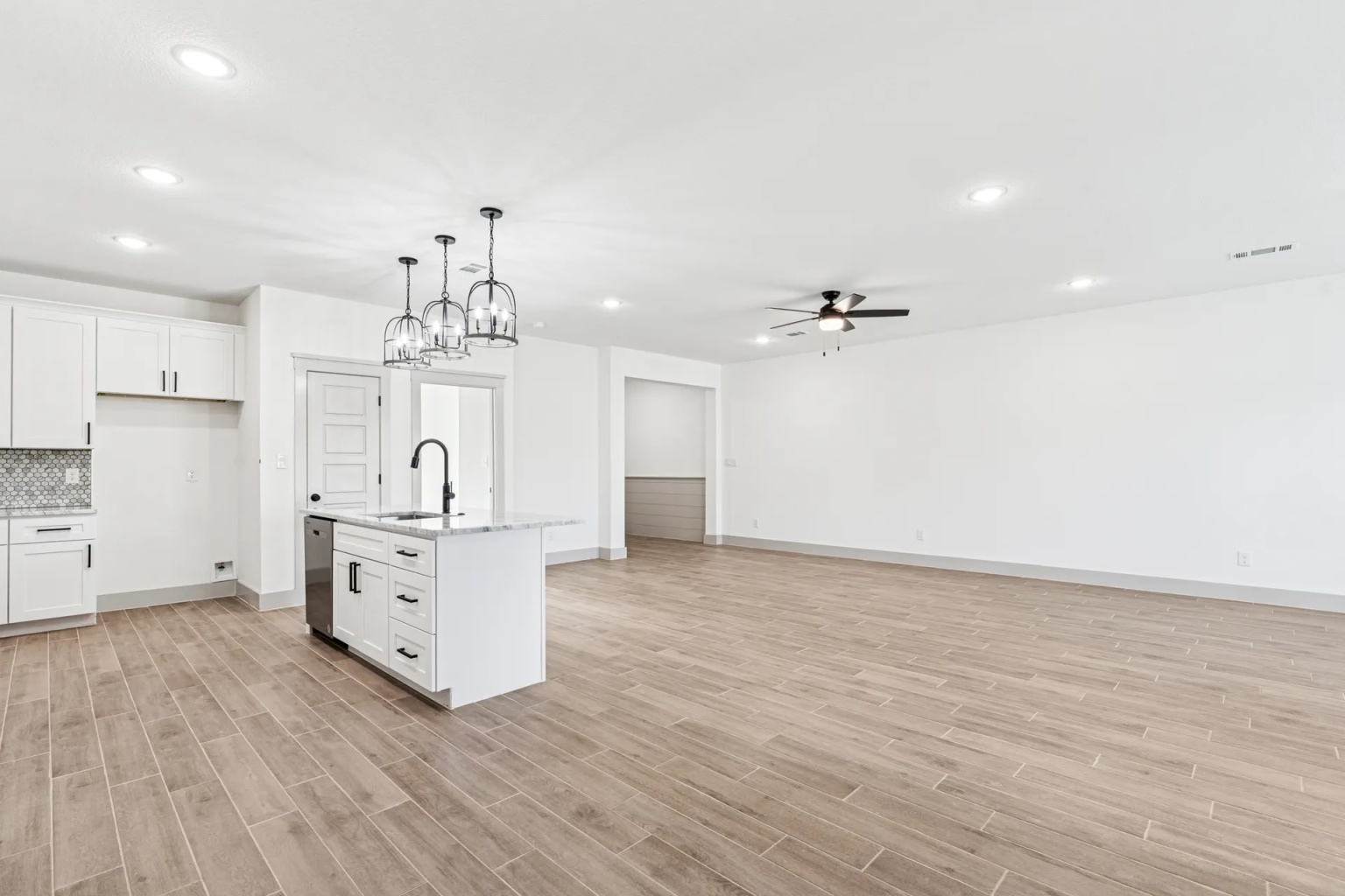 5012 Elizabeth St, Granbury, Texas 76048, 4 Bedrooms Bedrooms, ,2 BathroomsBathrooms,Home,For Sale,Elizabeth St,1015 5012 Elizabeth St, Granbury, Texas 76048, 4 Bedrooms Bedrooms, ,2 BathroomsBathrooms,Home,For Sale,Elizabeth St,1015